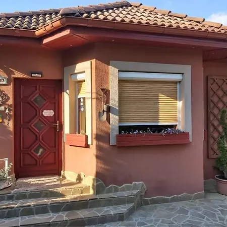 Nyirjes Vendeghaz Penzion *