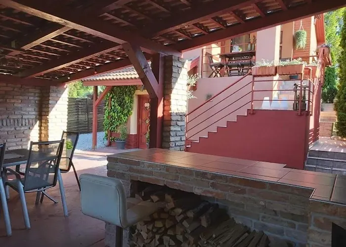 Nyirjes Vendeghaz Гостевой дом 4*